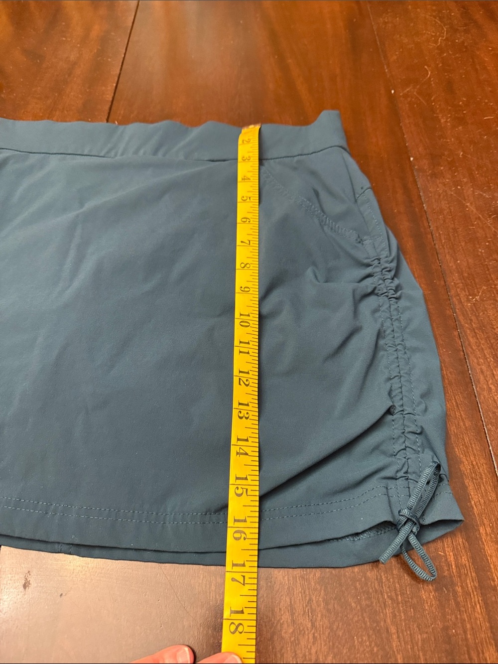 Columbia Athletic Skort in green.  Side gathers. Excellent condition .  Size L. - Picture 9 of 9